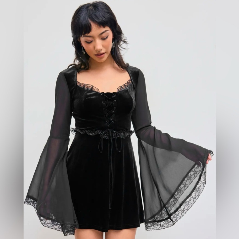 Cider VELVET SQUARE NECK SOLID LACE UP BELL SLEEVE MINI DRESS S Pr1-11